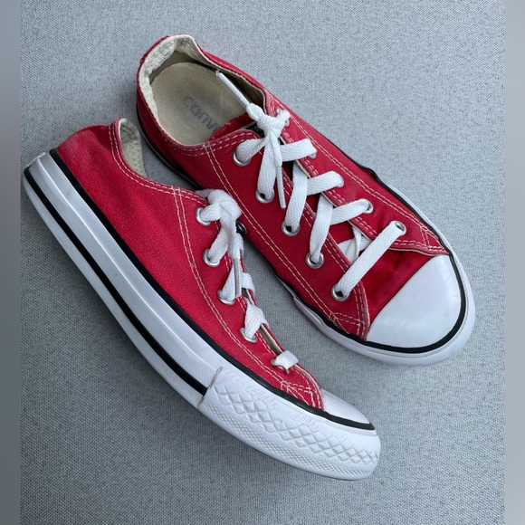 Red Converse All Star Sneakers | size 1 1/2 Y - Picture 2 of 7